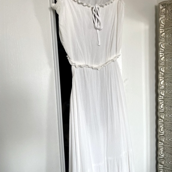 ILLA ILLA soft white cut out Maxi Dress- L - Picture 9 of 9